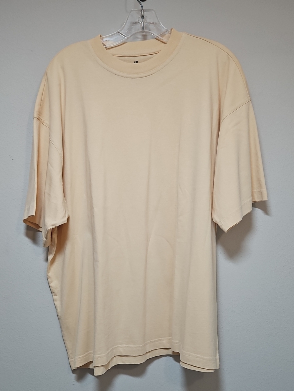 H&M Large Light Cream Short Sleeve Crewneck Tee